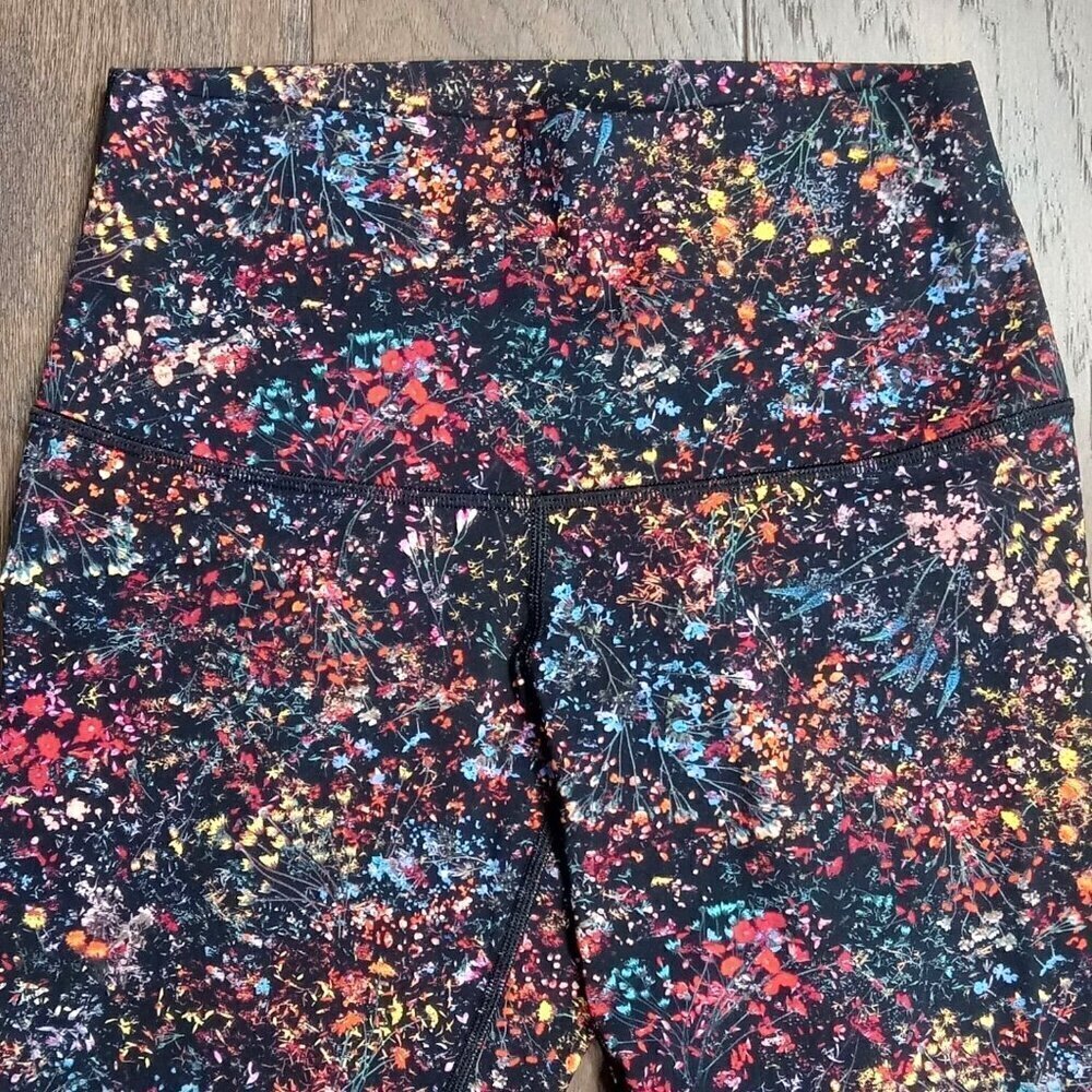 LULULEMON Wunder Under Crop Scalloped Floral Leggings Floral 23” Sz 6 NWOT - Picture 2 of 5